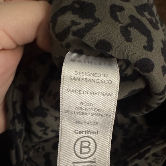 Athleta Leopard Elation Ultra High Rise Tight Arbor Olive Size S - Picture 8 of 8